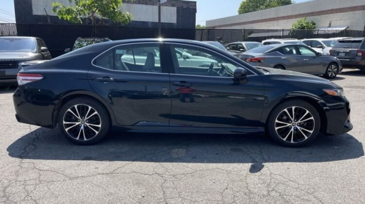 2020 Toyota Camry SE