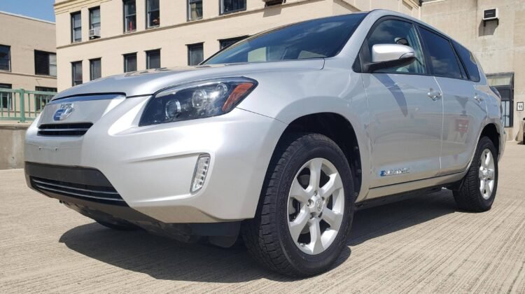 2013 Toyota RAV4 EV