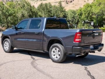 2021 Ram 1500 Laramie Crew Cab 4×4 EcoDiesel
